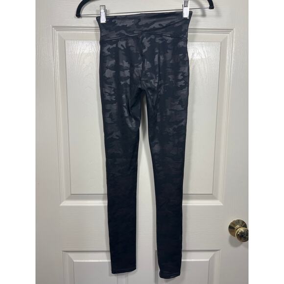 Spanx Faux Vegan Leather High Waist Black Camo Leggings Women's size XS - Picture 6 of 10